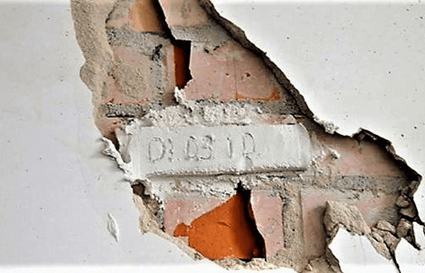 Установка маяков (гипсовых, цементно-песчаных) 
                на конструкции здания с целью дальнейшего их
                наблюдения